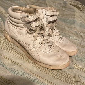 white velcro and laced reebok sneakers women’s 7.5